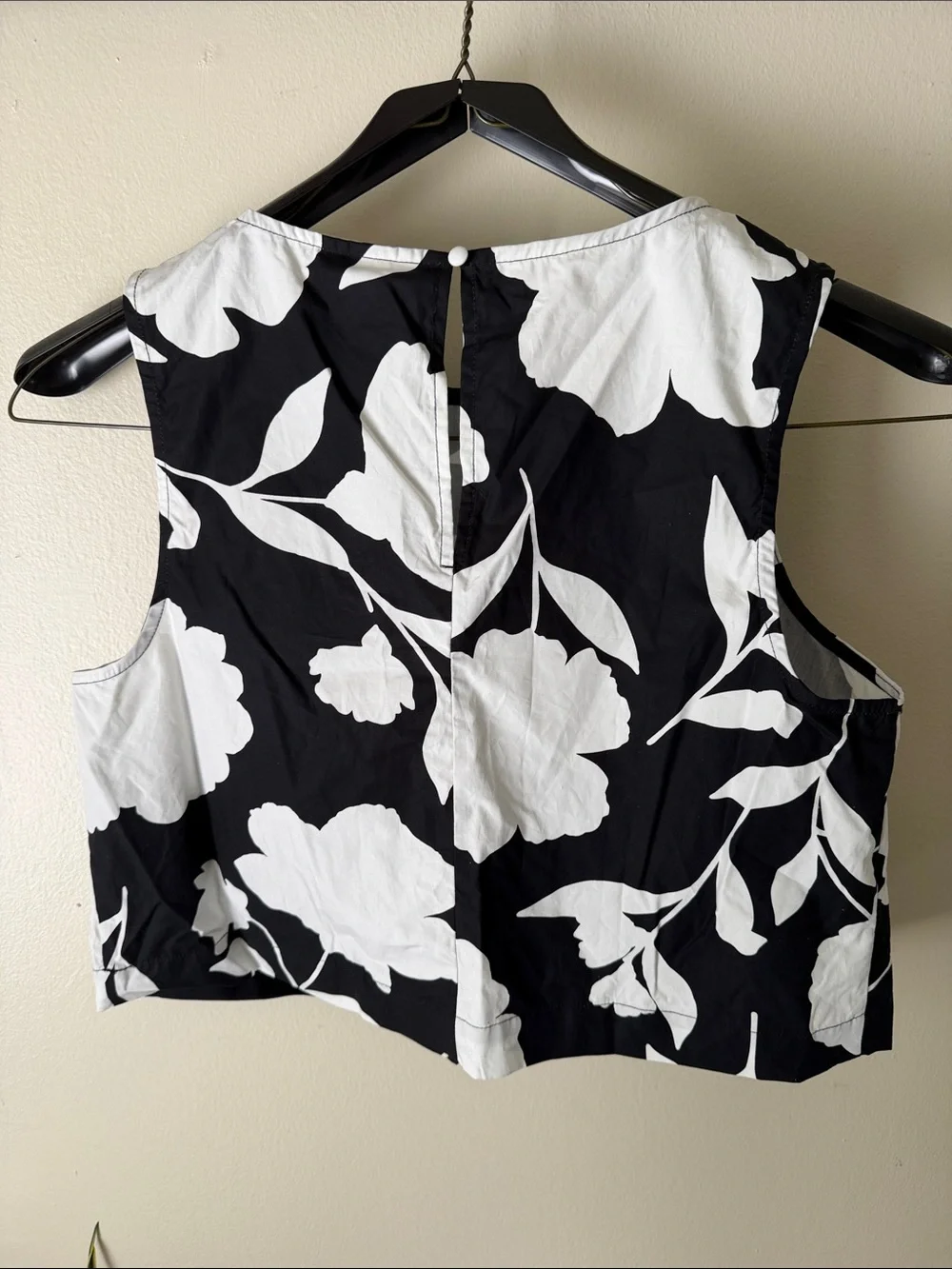 Black & White Floral Sleeveless Crop Top